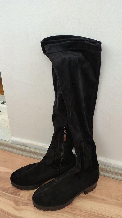 Vând cizme Nr 39 Bershka