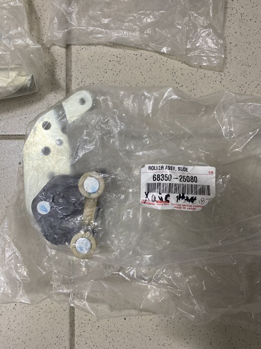 Ролик сдвижной двери Тойота Хайс