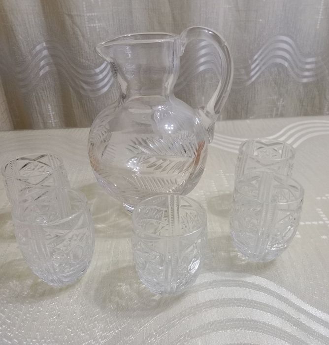 Хрустальные  стопки (6 шт)  и графинчик