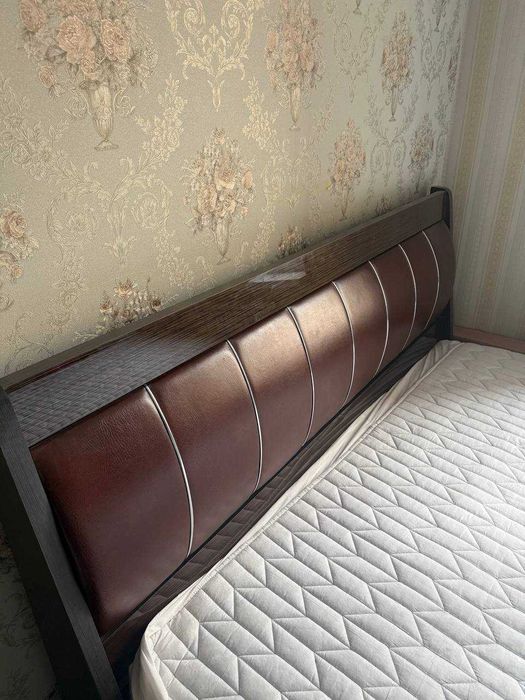 Спальная кровать