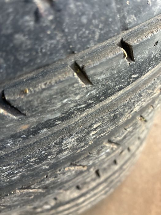 Cauciucuri 18 + un set de jante cu cauciucuri pe 16 de iarna