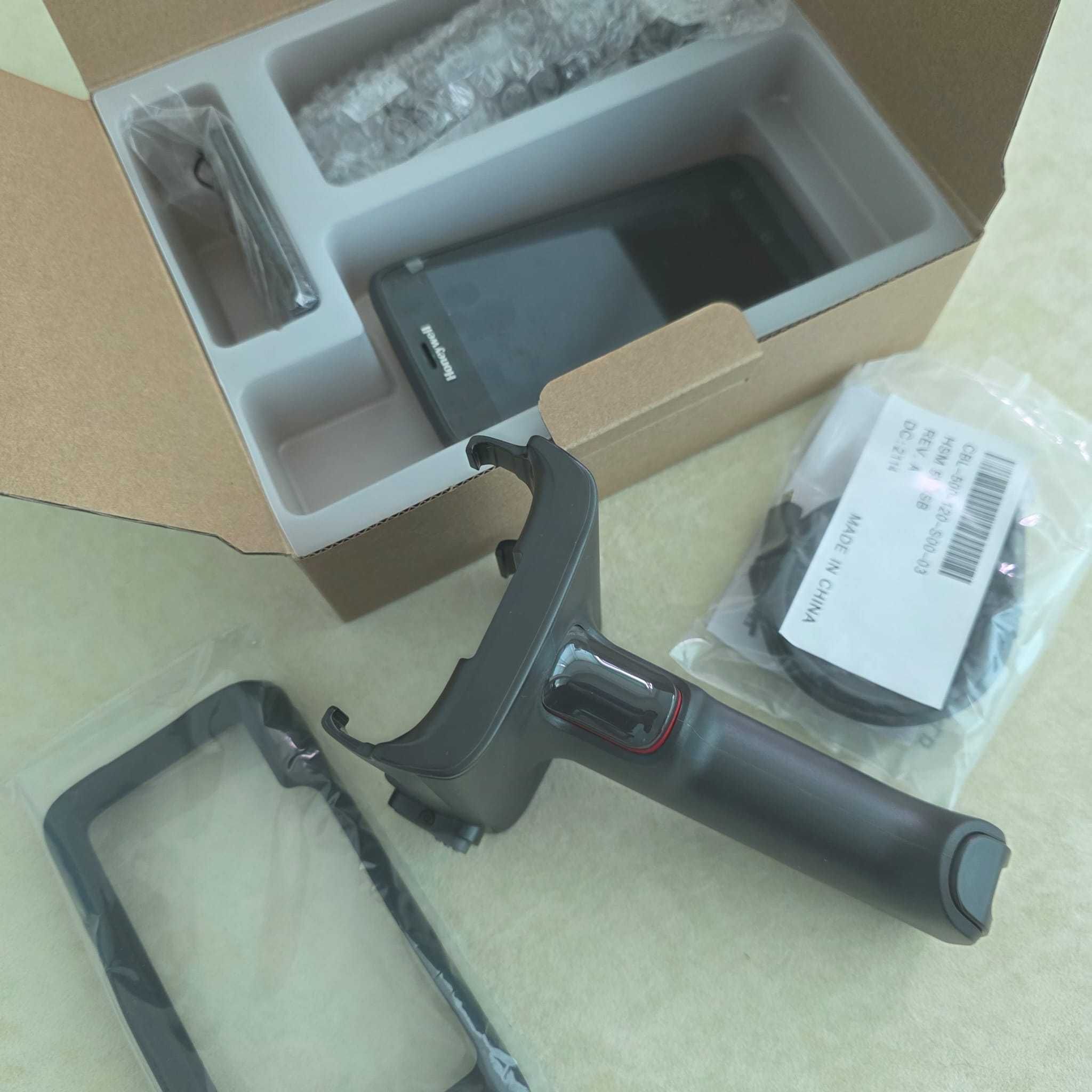 Scaner Honeywell EDA51 cu Pistol grip si husa protectie - nou