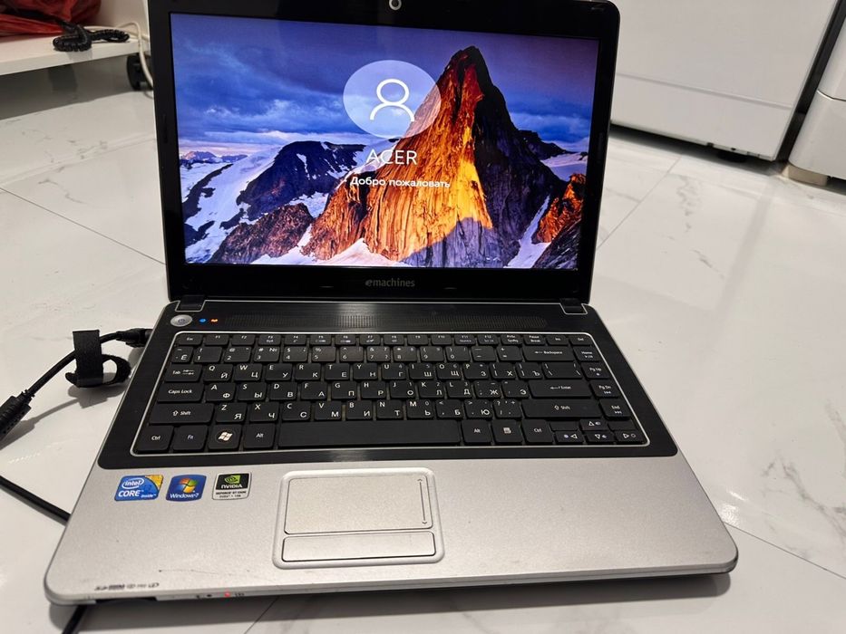 Ноутбук cor i 3,снстояние хорошее