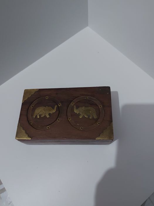 Шкатулка деревянная.