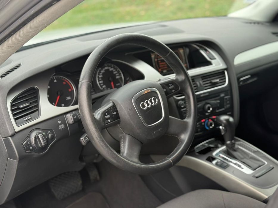 Audi A4 B8  2.0 143 ch