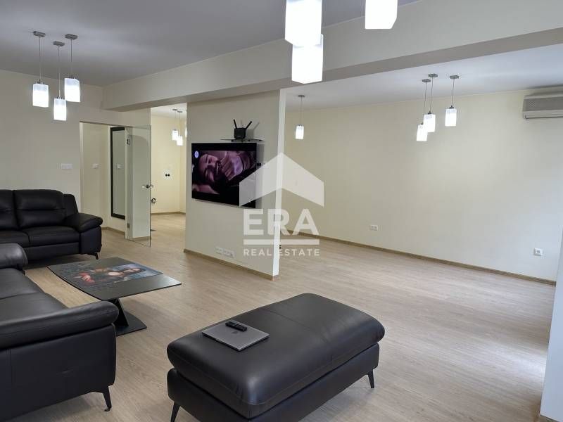 Продава се Четиристаен апартамент в София, Център - 164 кв.м за 4547 €/кв.м - Снимка #1