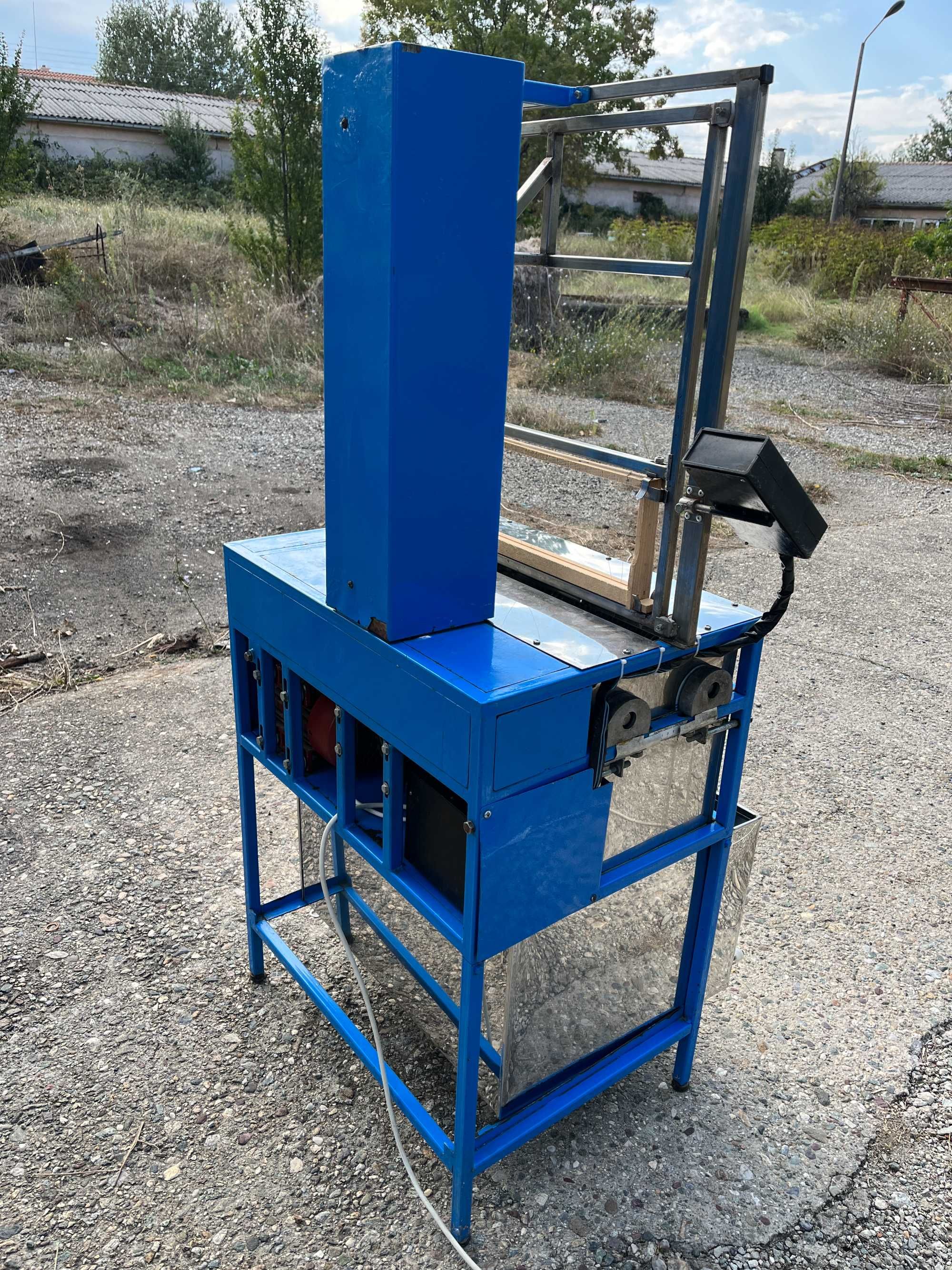 Автоматична машина за разпечатване на пчелни пити