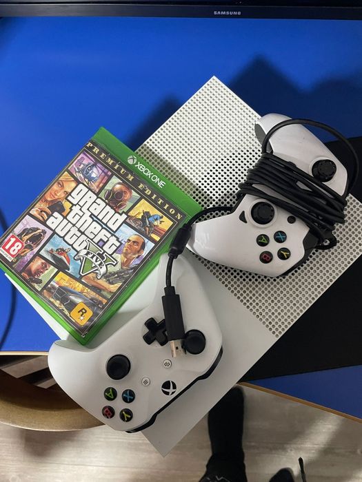 Xbox one s vând urgent !