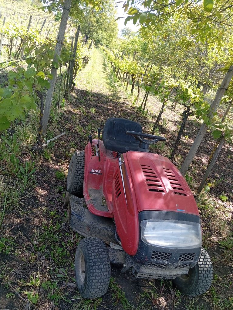 Tractoras de tuns iarba 13.cp
