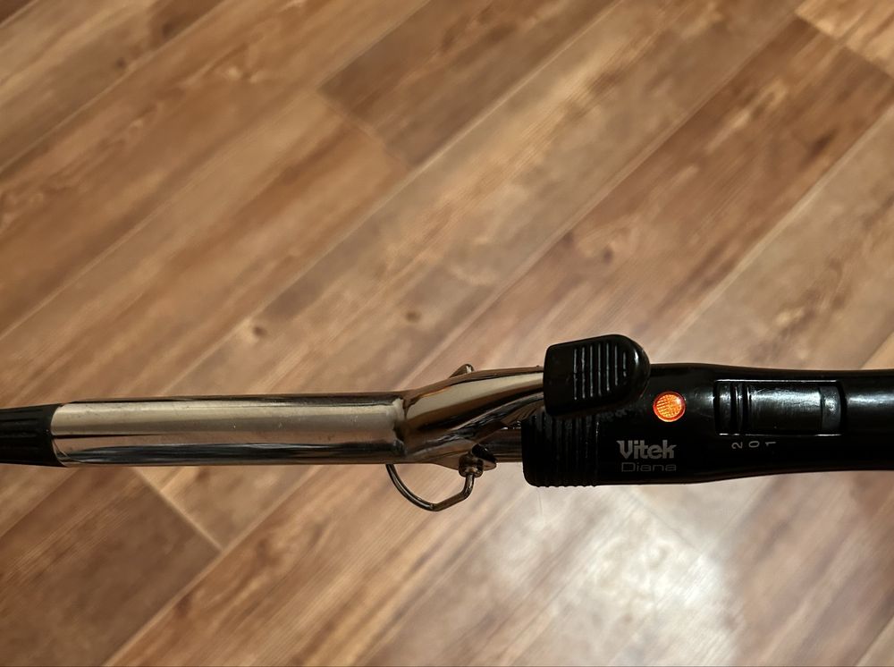 Продам плойку для завивки Vitek