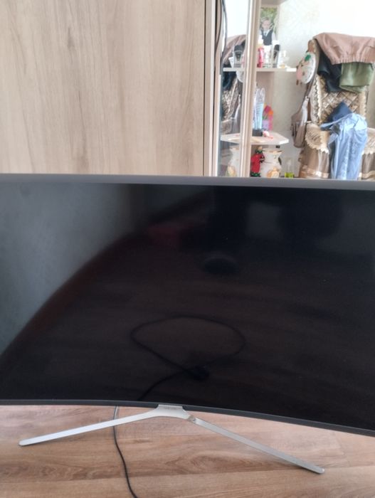 Продам смарт телевизор Samsung