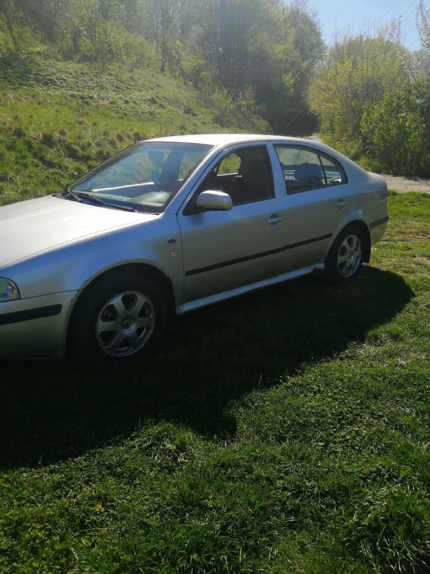 Vand Skoda Octavia 1   2.0 benzina.