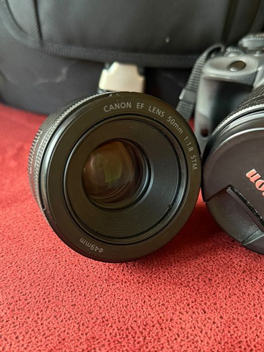 Фотоапарат Canon EOS 100D