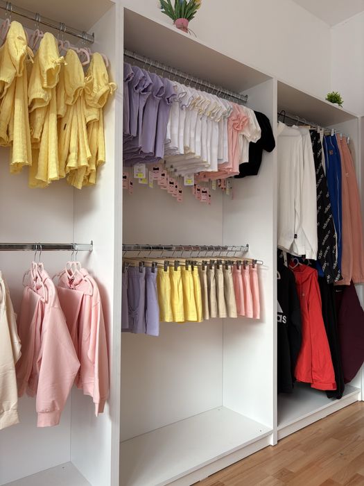 Corpuri de magazin albe – 10 bucăți, stare impecabilă