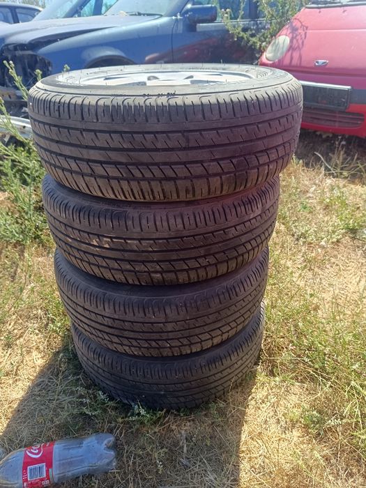 Jante aliaj pe 14 cu anvelope pentru Ford