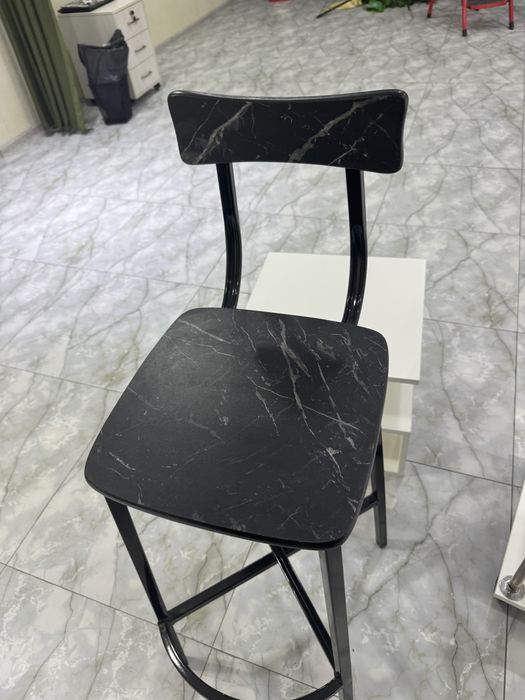 Барныц стул черный