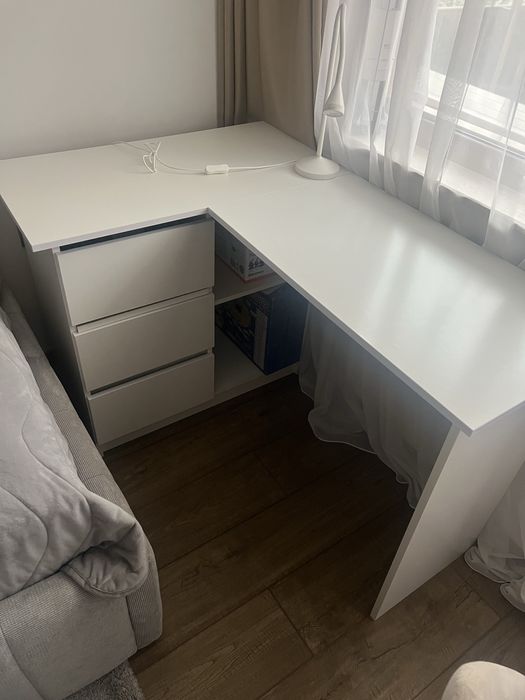 Ъглово бюро.