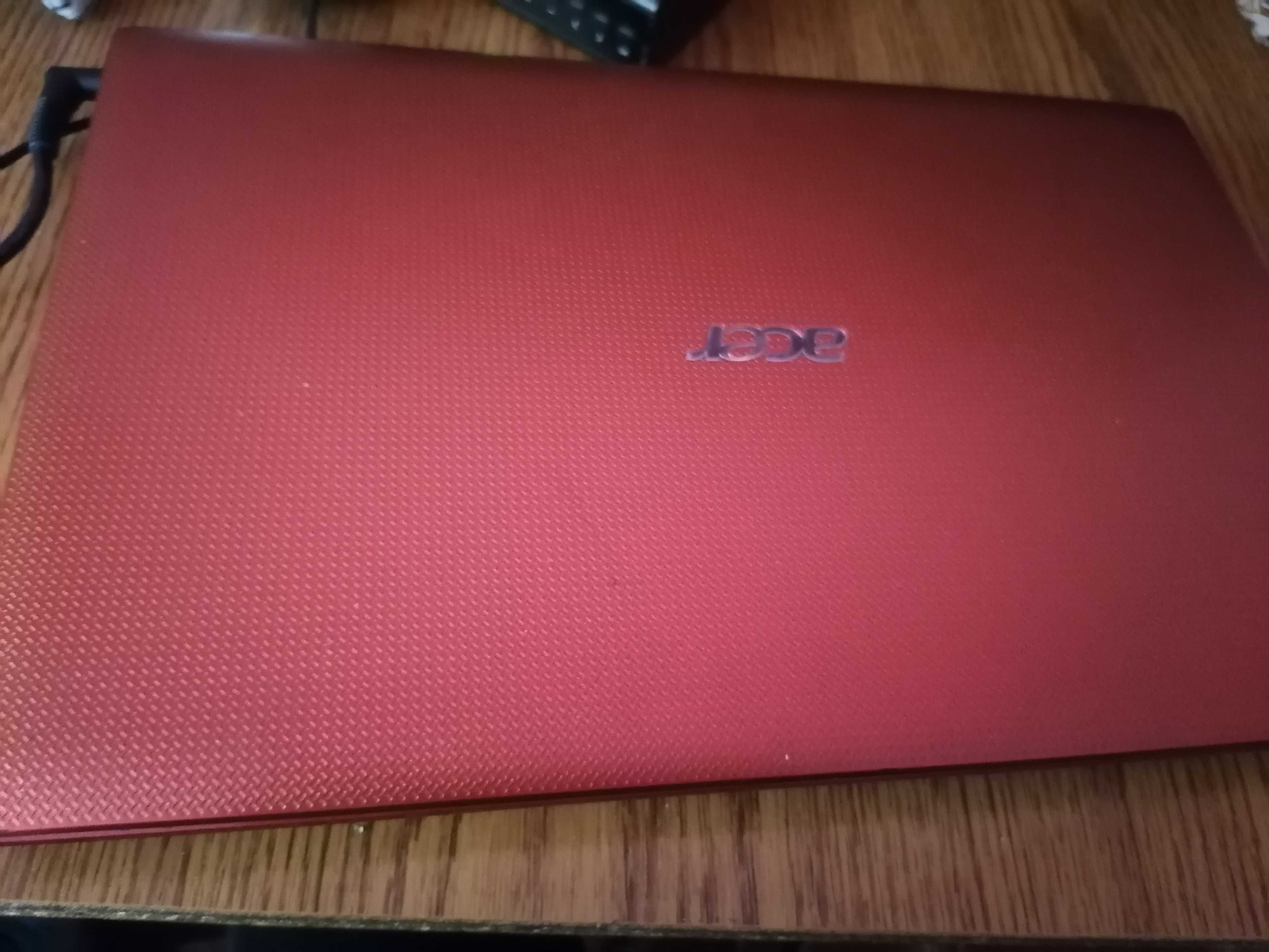 Ноутбук Acer красный