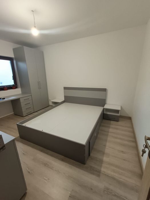 Pat dormitor 160x200 cu 2 sertare, 2 comode + saltea