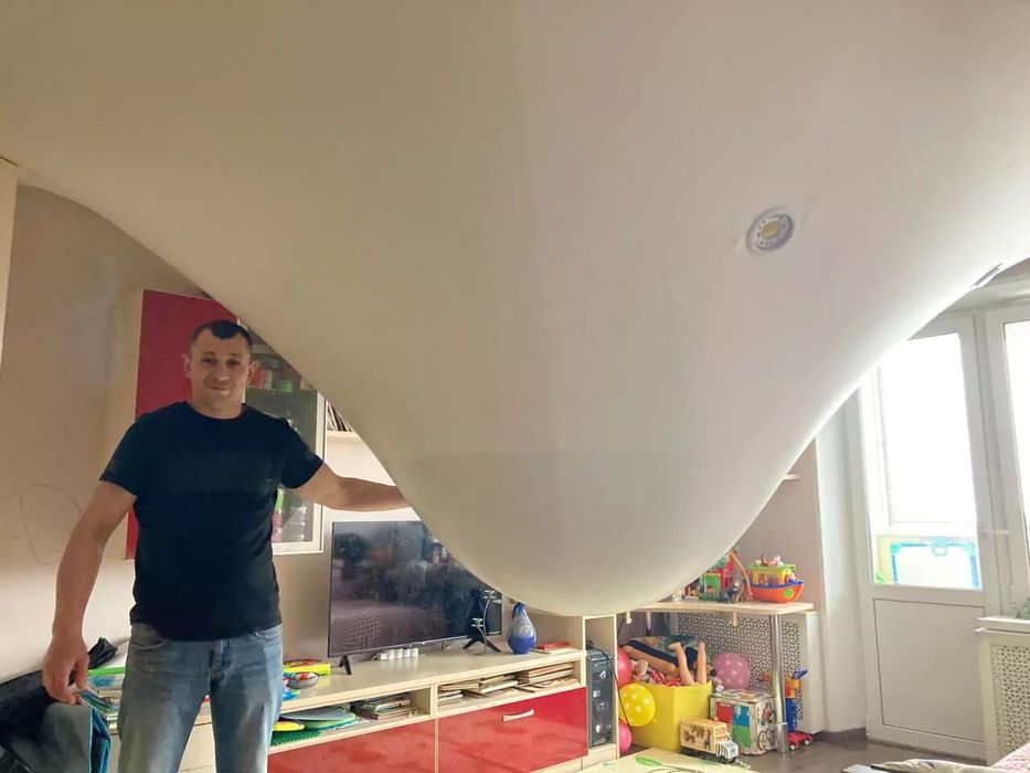 Слив воды, ремонт натяжного потолка, слив воды, слить воду, натяжной