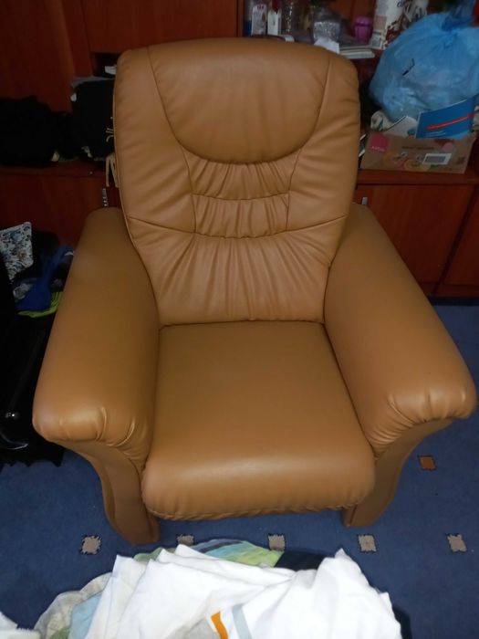 Canapea +fotoliu piele ecologica .