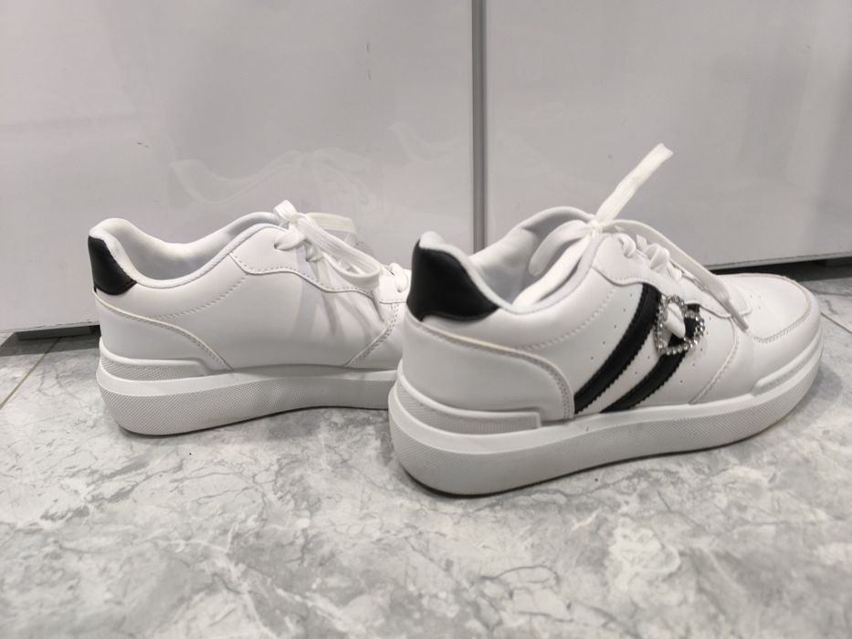 Бели маратонки 41 размер