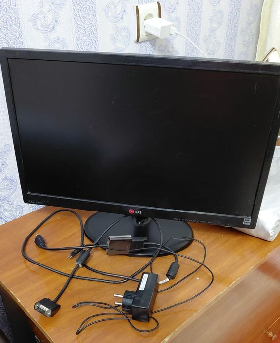 Монитор LG 1600x900
