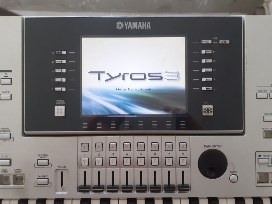 Orga, Yamaha Tyros 3 setul lui Miki