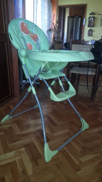 Детско сгъваемо столче за хранене.