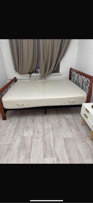 Кровать с матрасом
