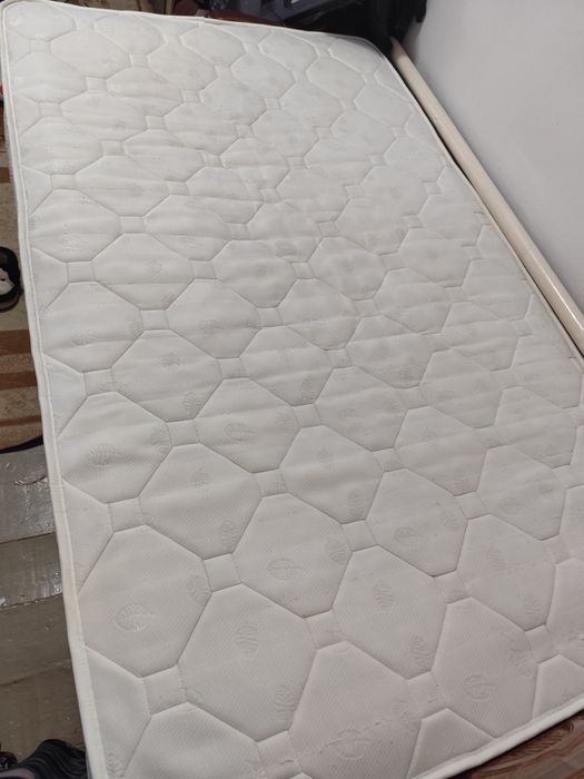 Матрас 2*1,20 в отличном состоянии