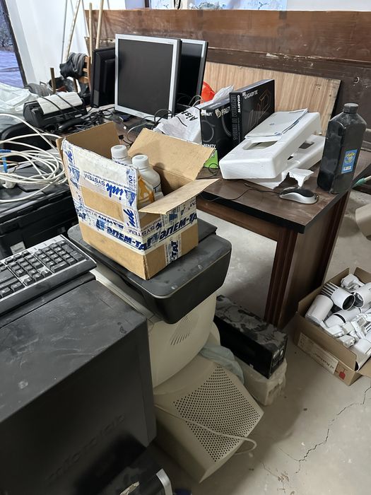 Продается Старые комьютеры, мониторы, упс, телефоны и принтеры
