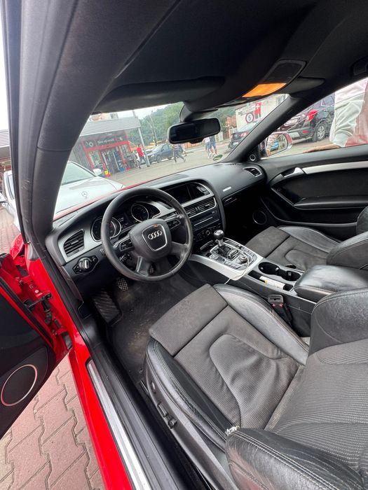 Audi A5 Coupe roșu