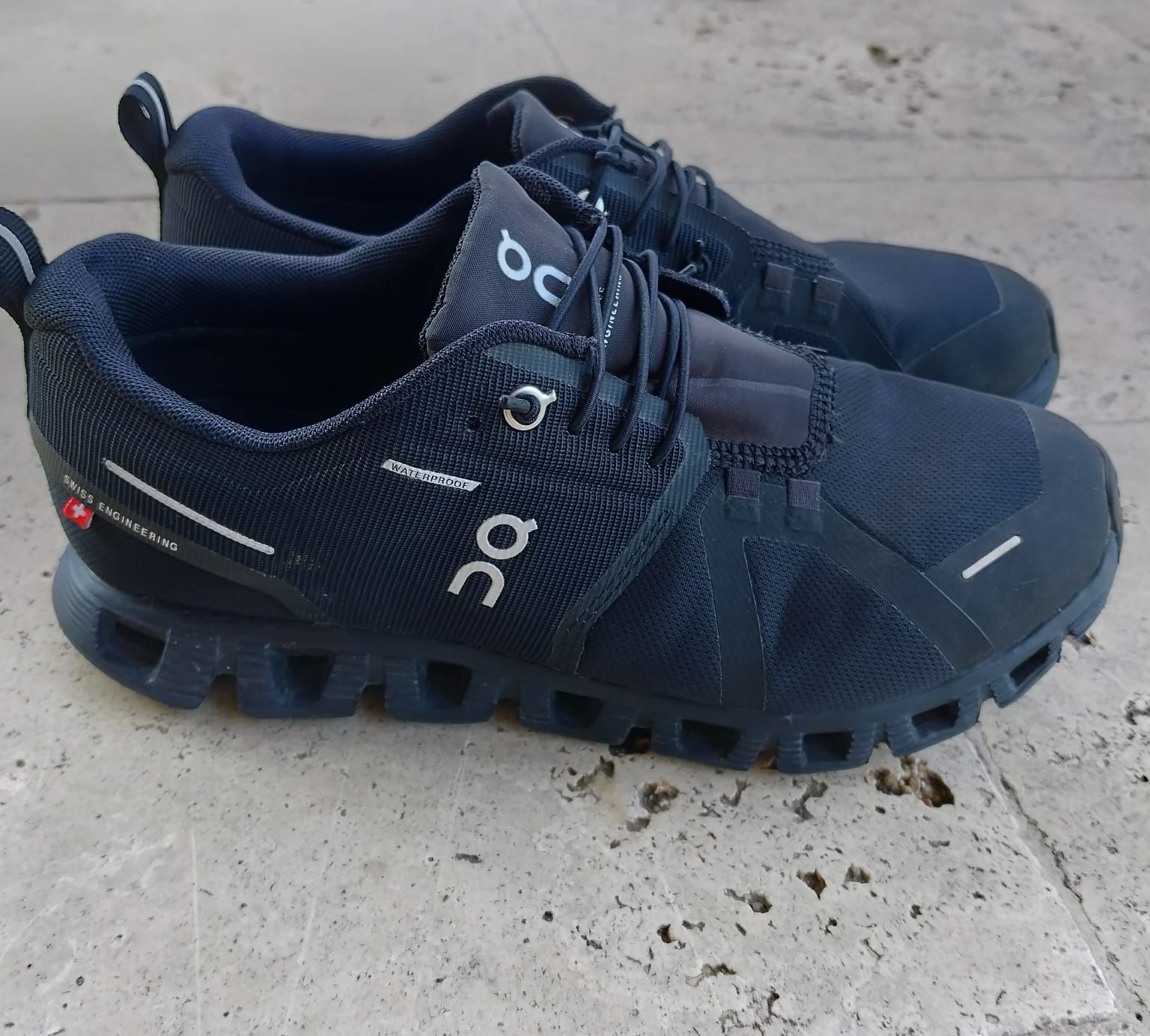 Adidasi On de marime 40