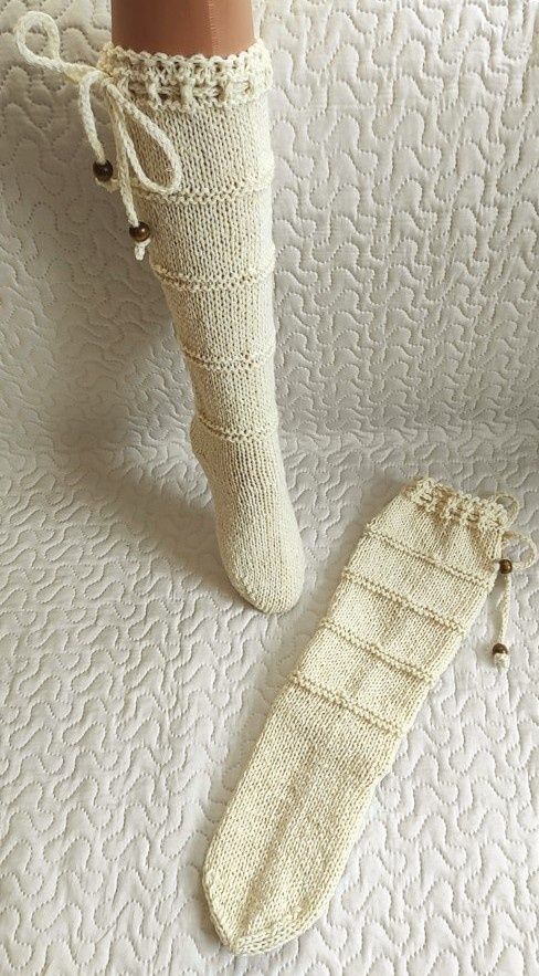 Вълнени ръчно плетени чорапи