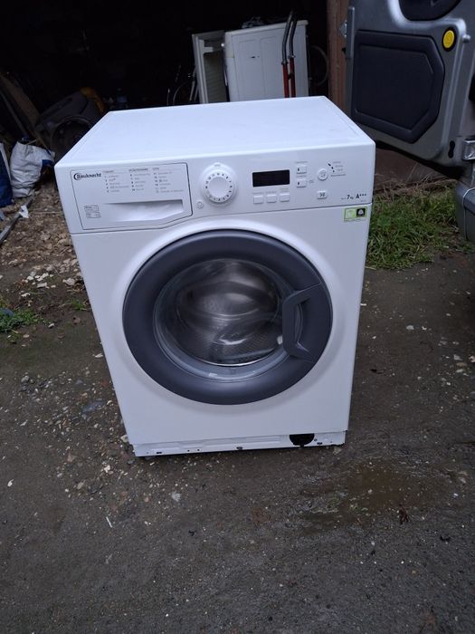 Vând mașina de spălat bauknecht de 7kg