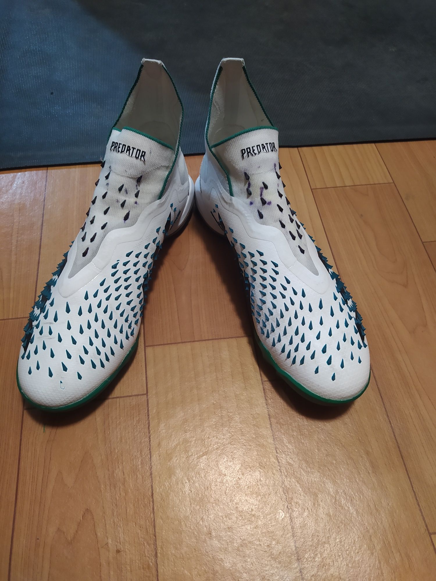 Сороконожки / Sarakanojka Adidas Predator Freak+ TF