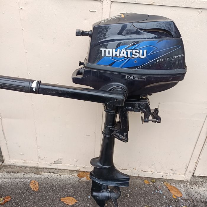 Vând motor barcă Tohatsu