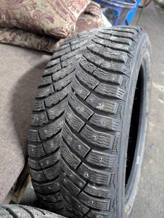 Michelin шипы, комплект, в идеальном состоянии