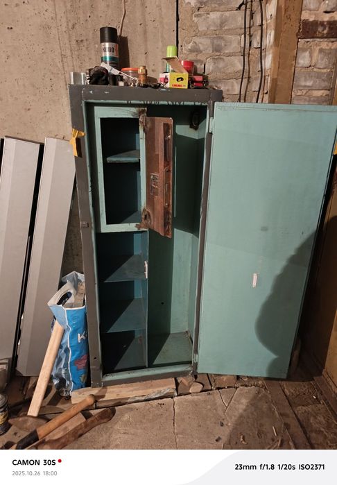 Сейф металлический