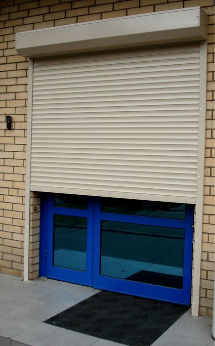 Продаются рольставни 3шт, жалюзи горизонтальные