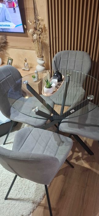 Vând masa + 4 scaune