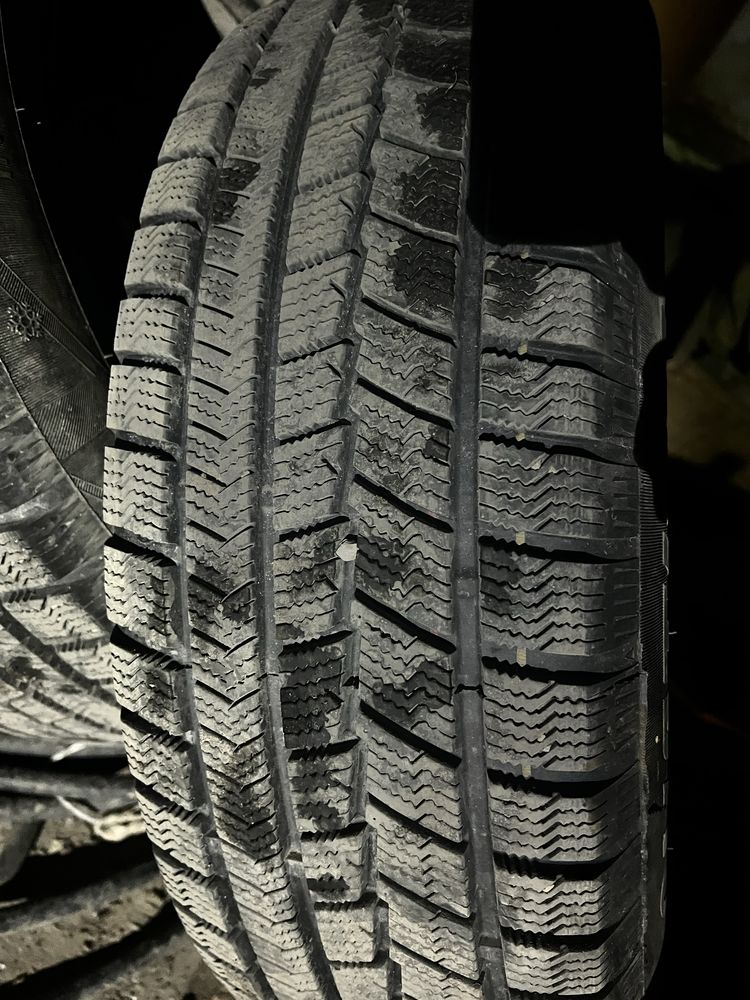 Зимняя резина 215/65r16 с штампованными дисками