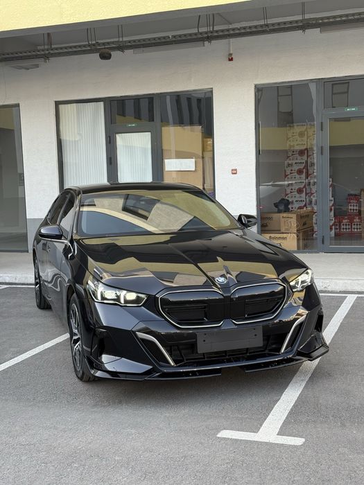 BMW i5 35L v nalichii