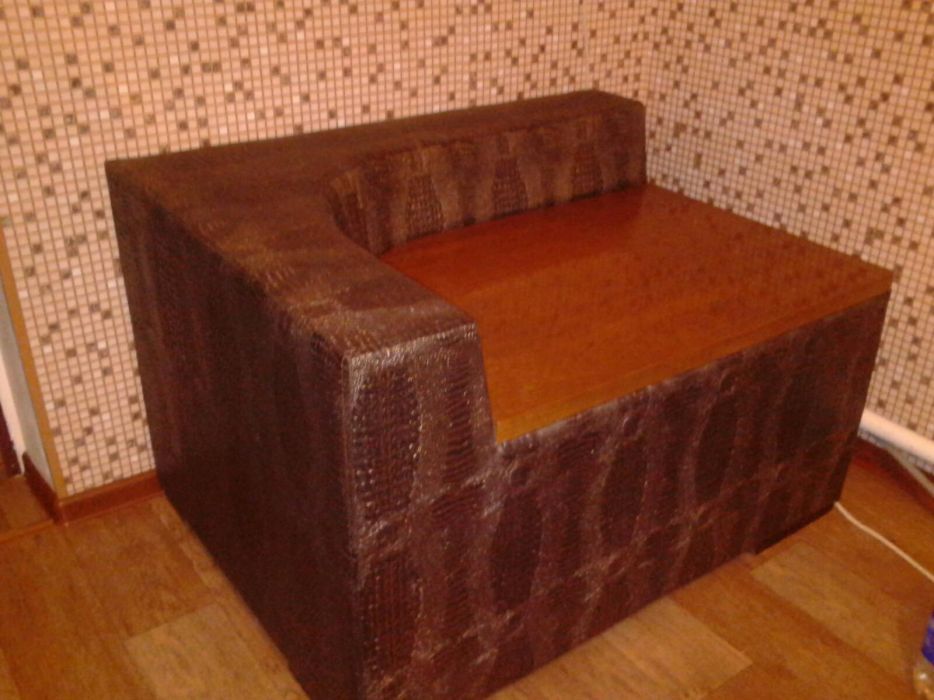 Угловой журнальный столик