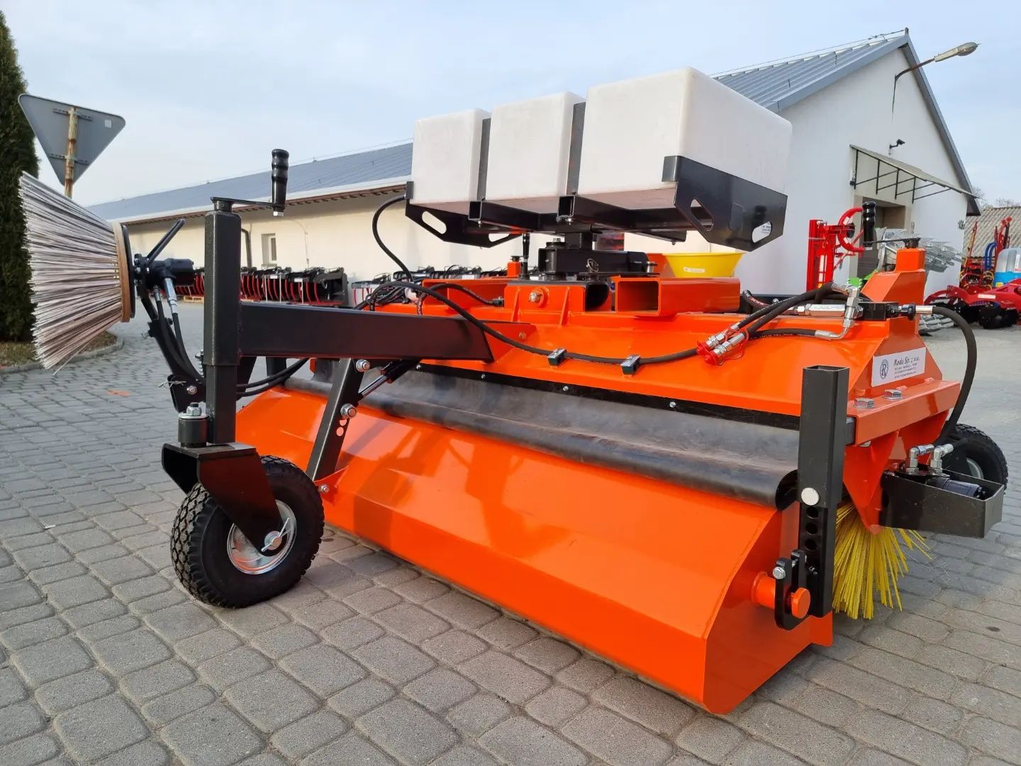 Matura tractor, perie tractor, maturatoare tractor, maturatoare RODA