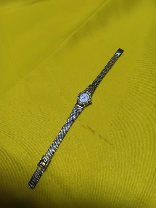 Bugor Quartz елегантен дамски часовник - 59 лв