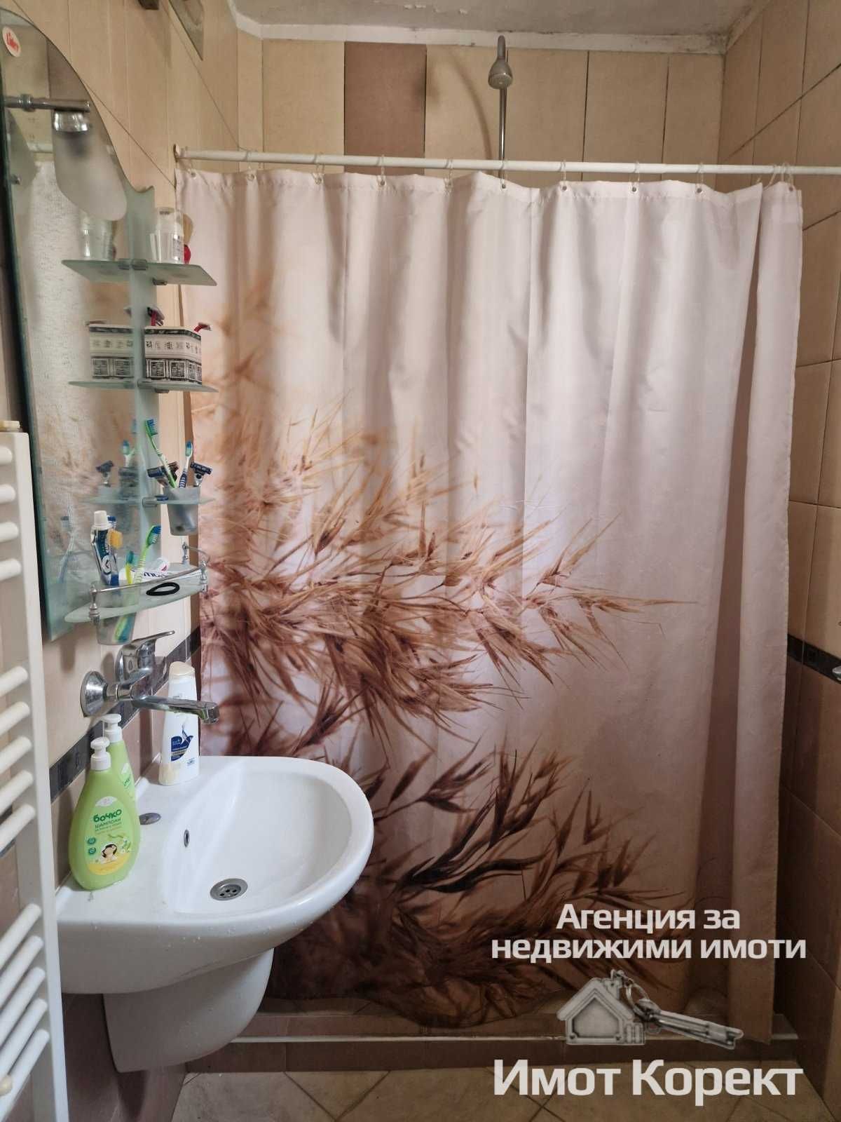 Имот Корект продава Етаж от къща, Гараж, стая, кв.Метоха