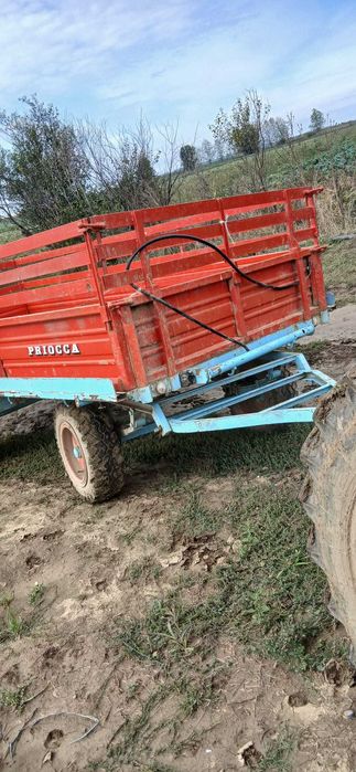 Vând remorca agricola