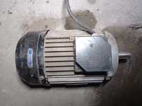 Vând doua motoare 4 kw 3000 rot/min